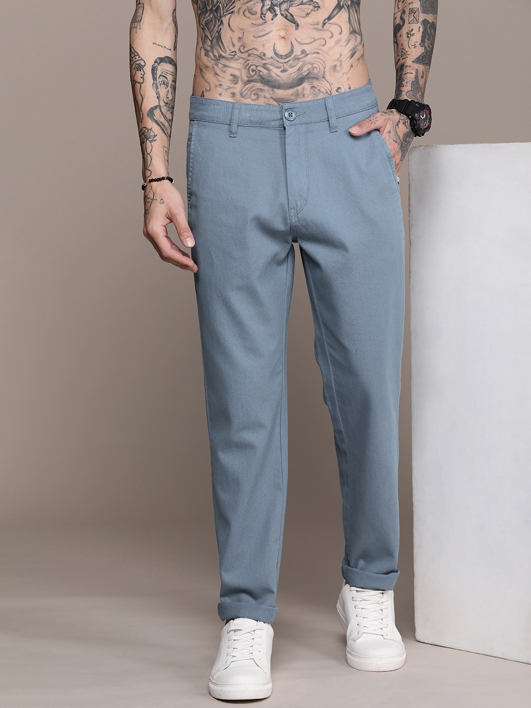 

Roadster Men Solid Regular Fit Mid-Rise Plain Woven Flat-Front Pure Cotton Chinos, Blue