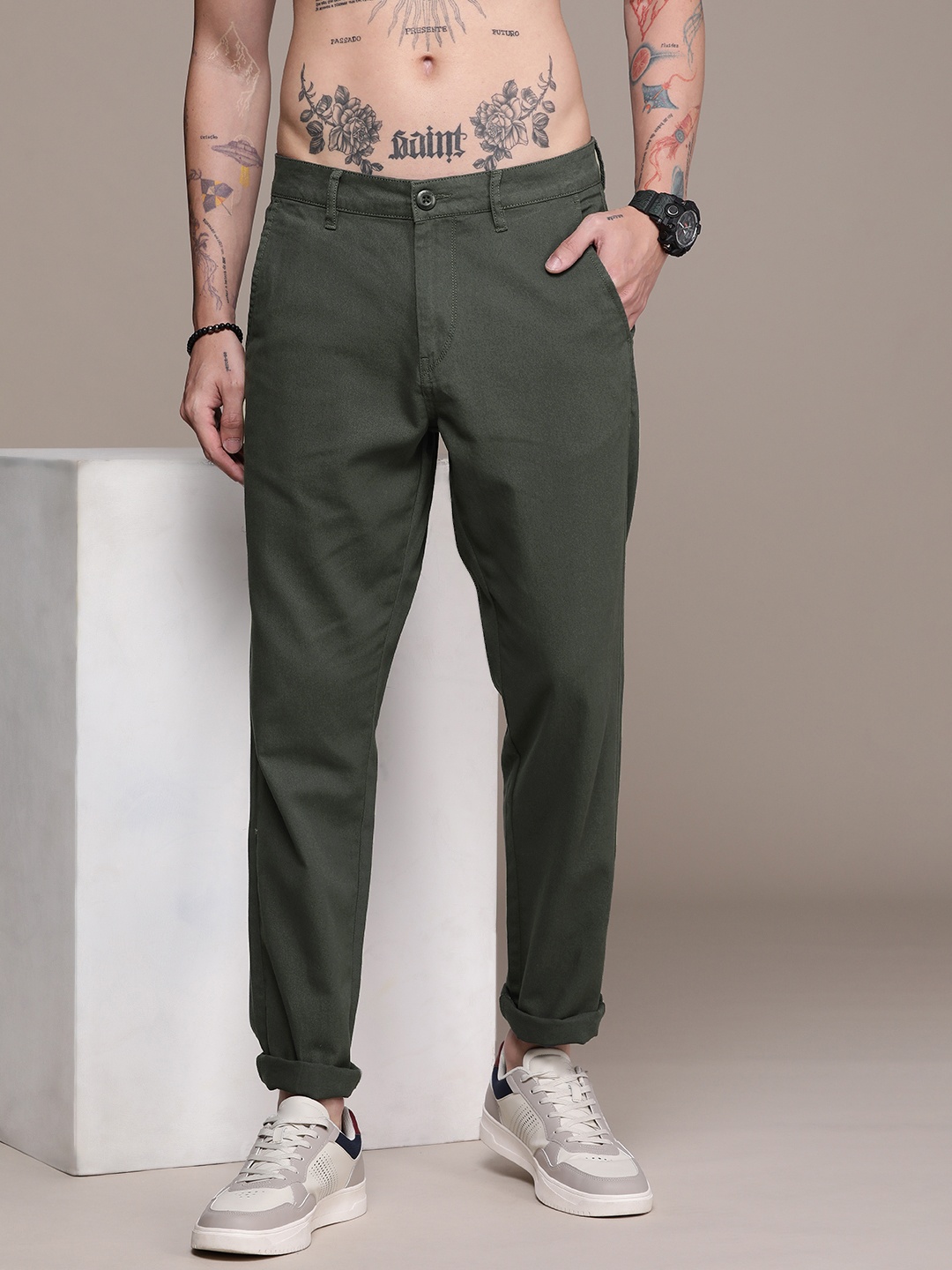 

The Roadster Life Co. Men Pure Cotton Mid-Rise Chinos Trousers, Green