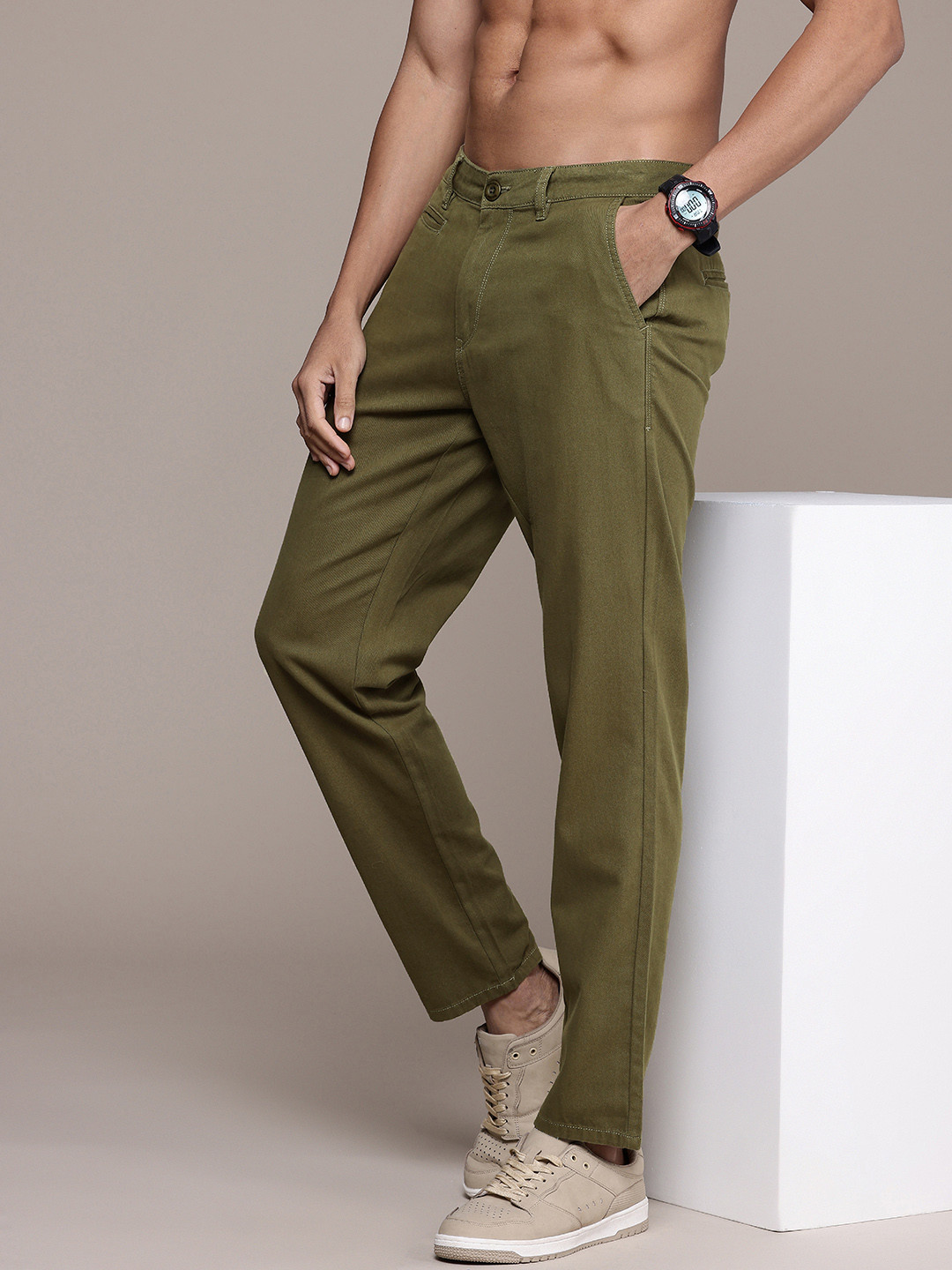 

The Roadster Life Co. Men Pure Cotton Chinos Trousers, Olive