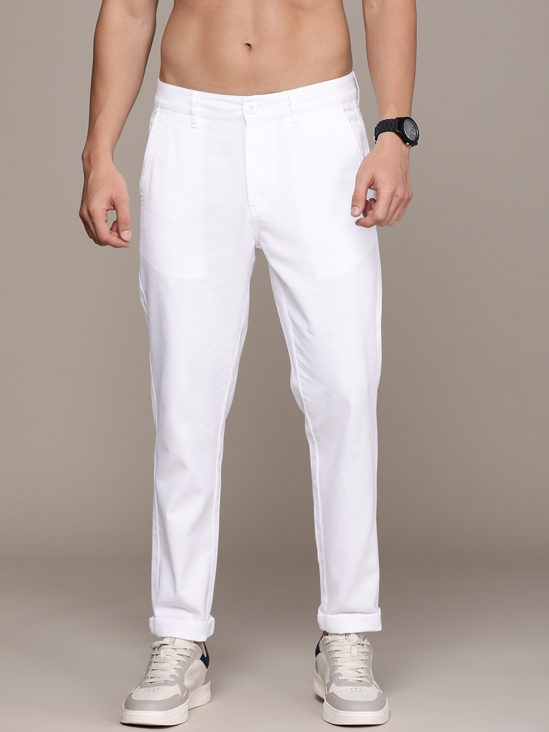 

The Roadster Life Co. Men Solid Pure Cotton Chino Trousers, White