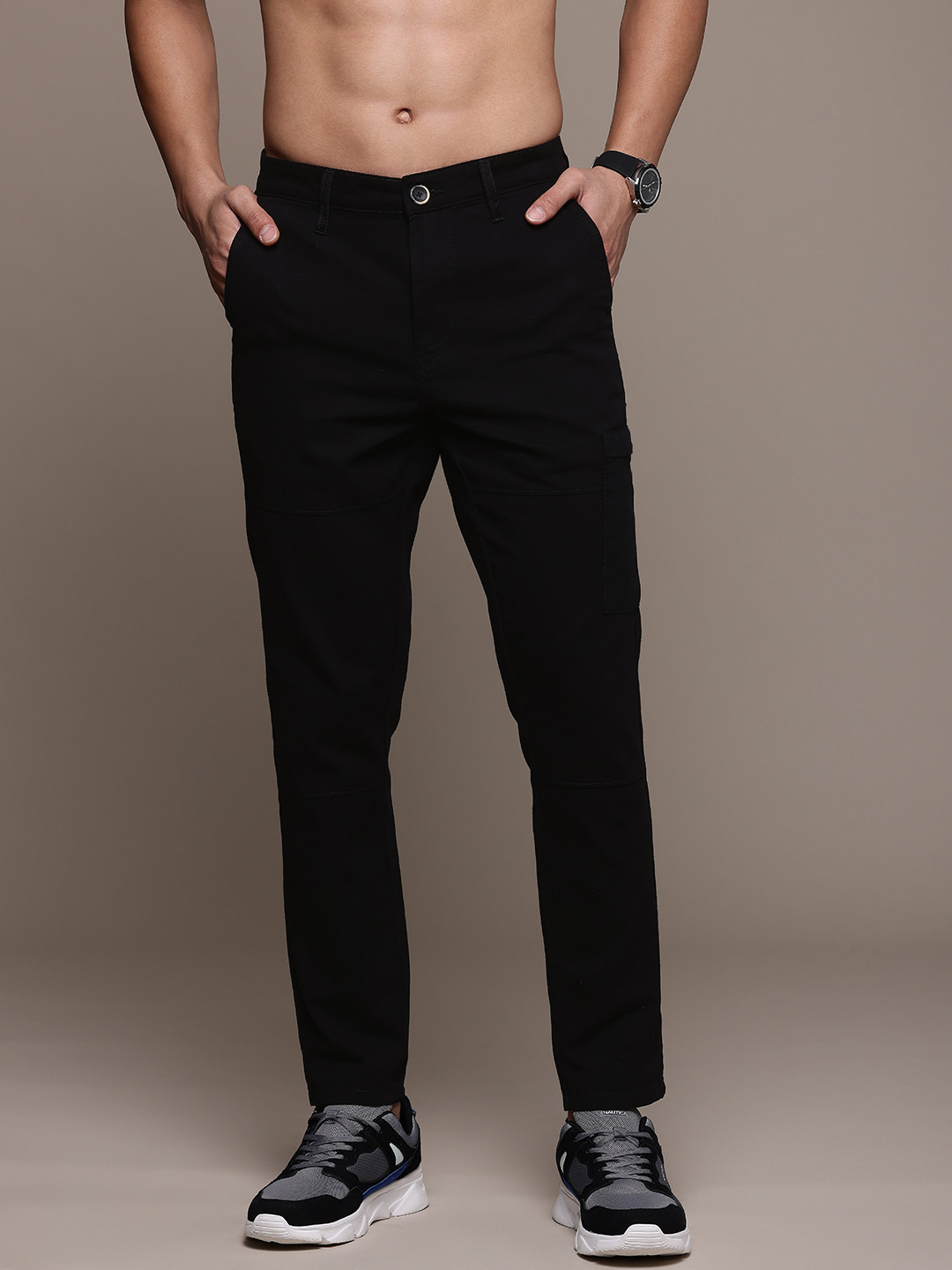

The Roadster Life Co. Men Pure Cotton Slim Tapered Fit Chinos Trousers, Black