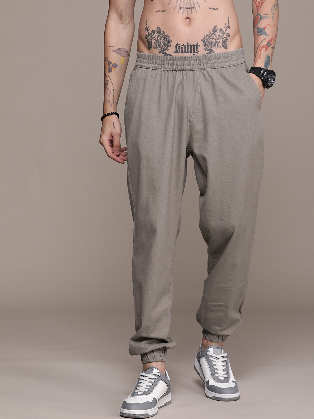 

The Roadster Life Co. Men Pure Cotton Solid Mid Rise Joggers Trousers, Grey