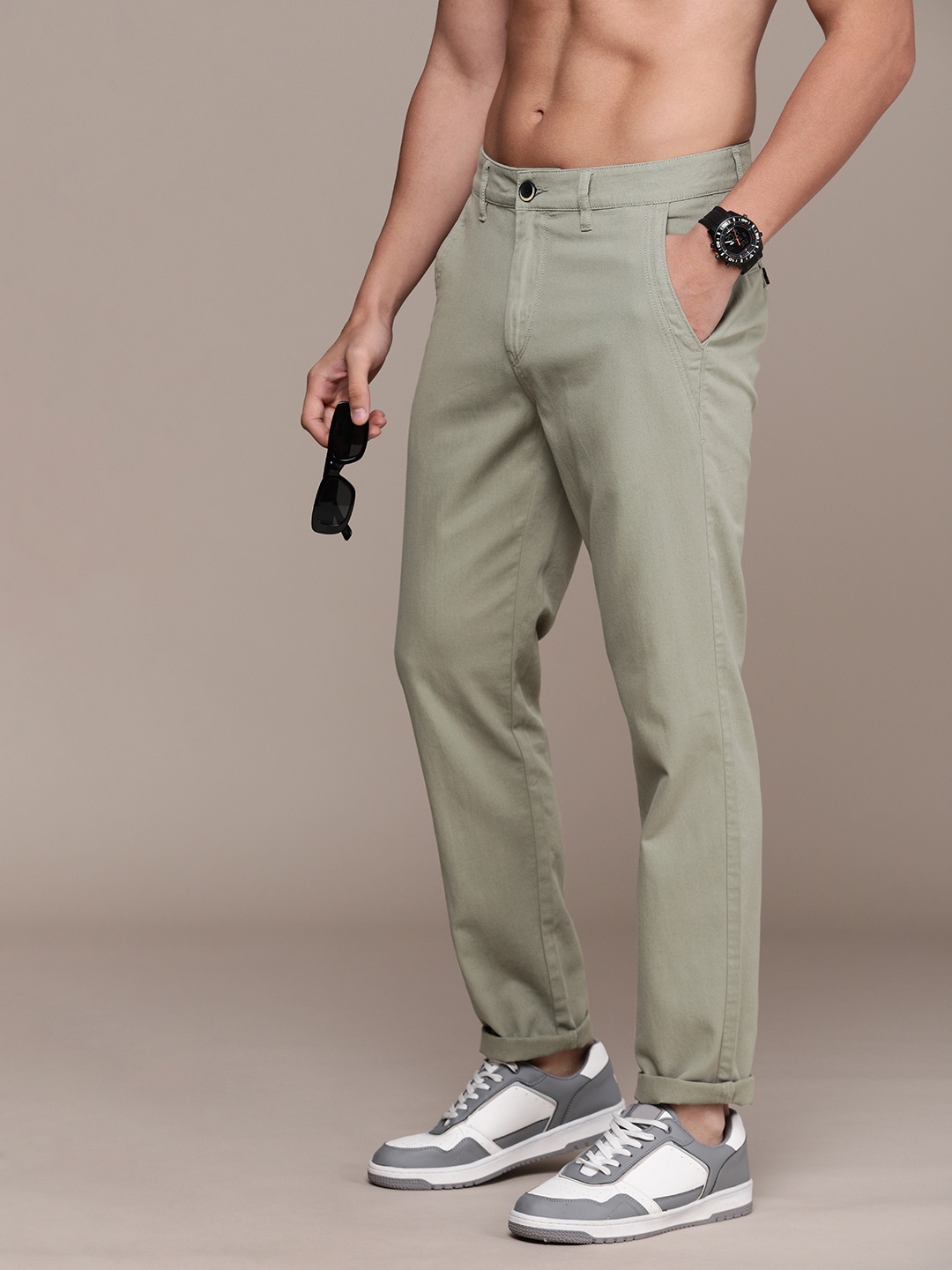 

The Roadster Life Co. Men Pure Cotton Chinos Trousers, Grey