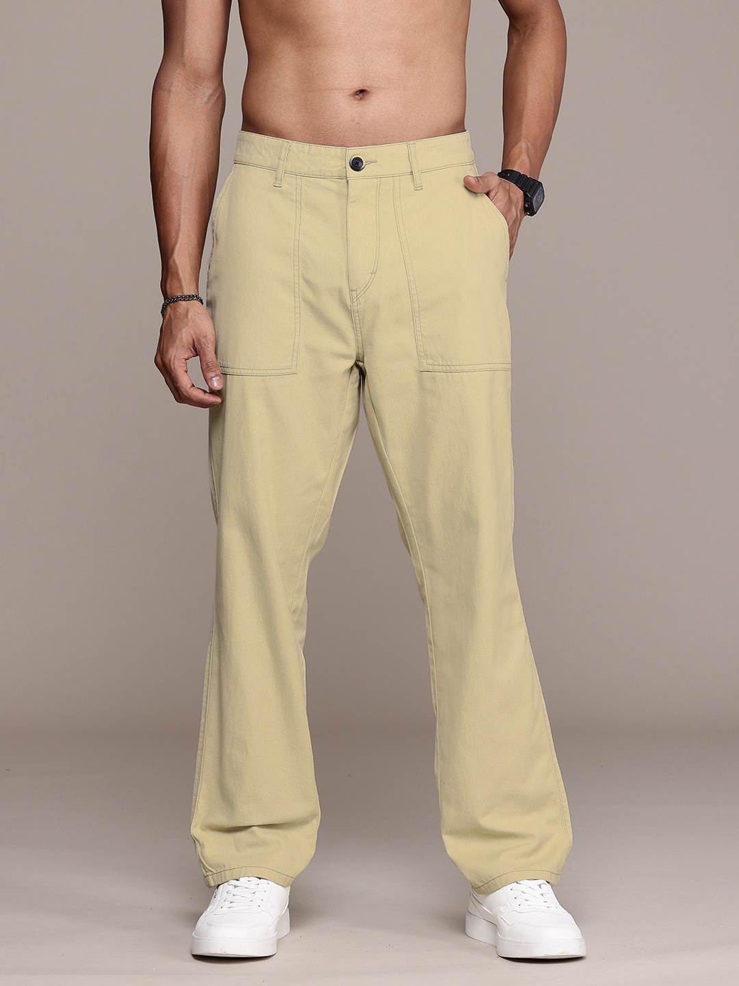 

The Roadster Life Co. Men Relaxed Fit Chinos Trousers, Beige