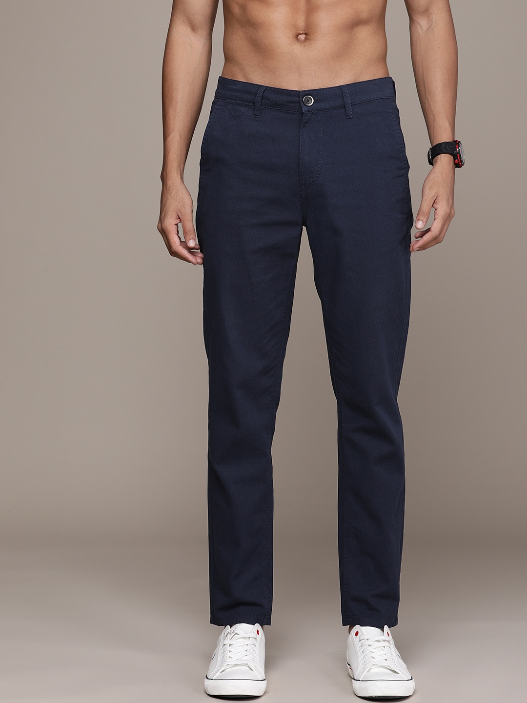 

The Roadster Life Co. Men Solid Pure Cotton Chino Trousers, Navy blue