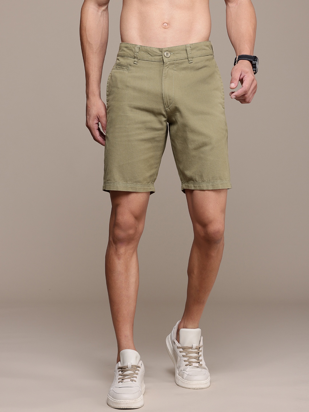 

The Roadster Life Co. Men Pure Cotton Chino Shorts, Green