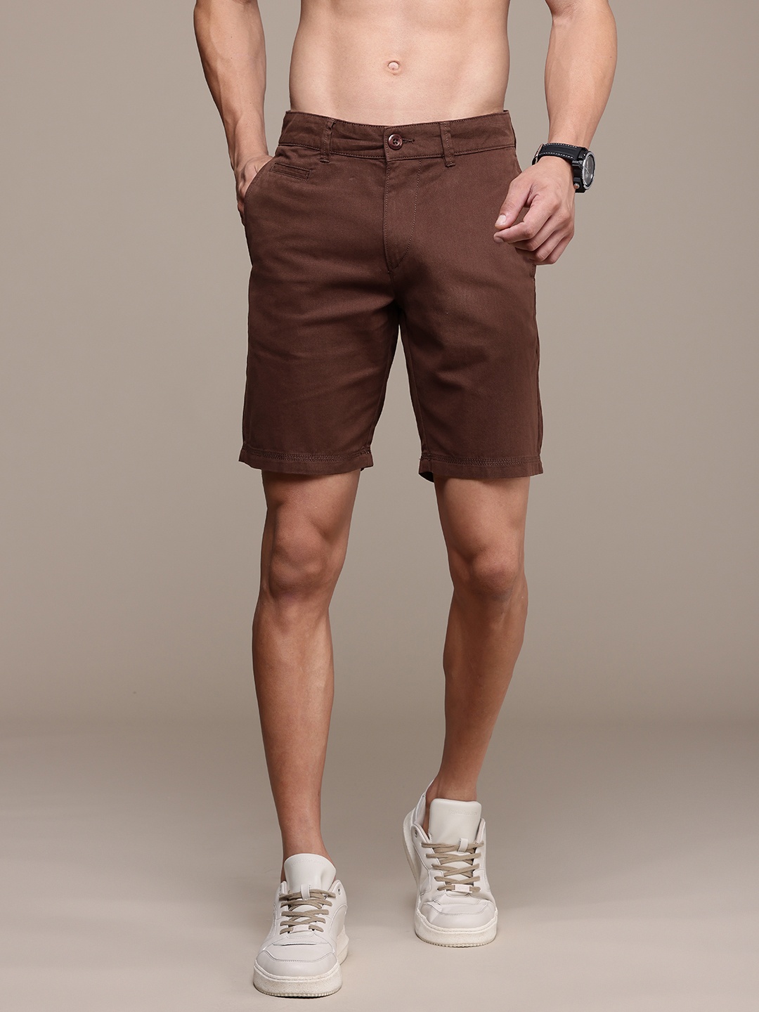 

The Roadster Life Co. Men Pure Cotton Chino Shorts, Coffee brown