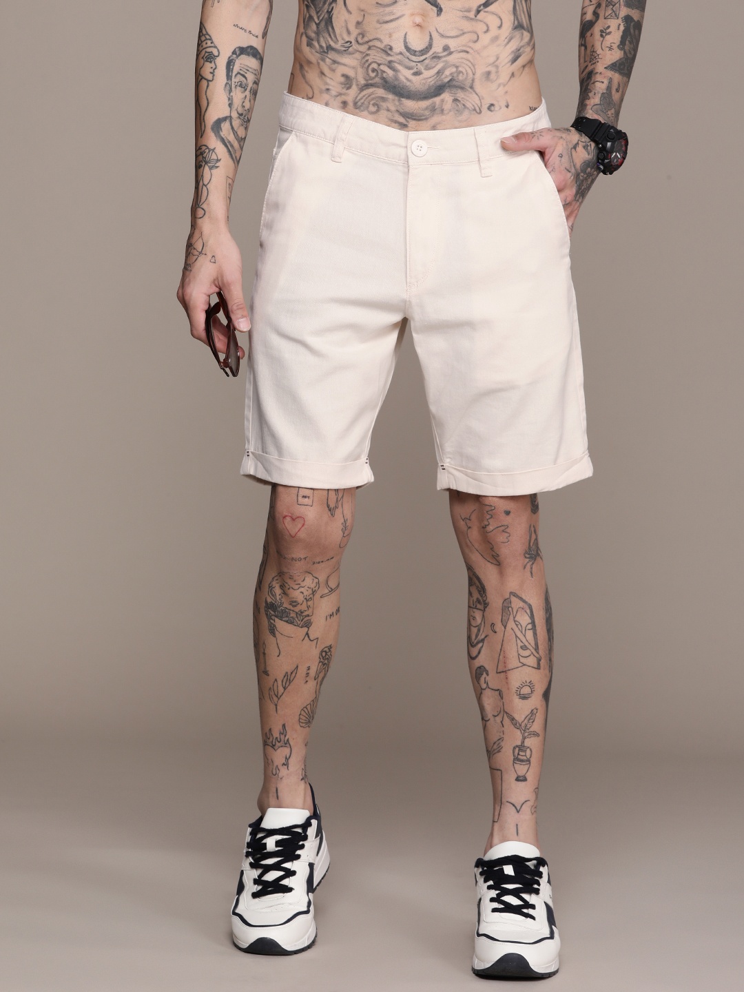 

The Roadster Life Co. Men Pure Cotton Chino Shorts, Off white