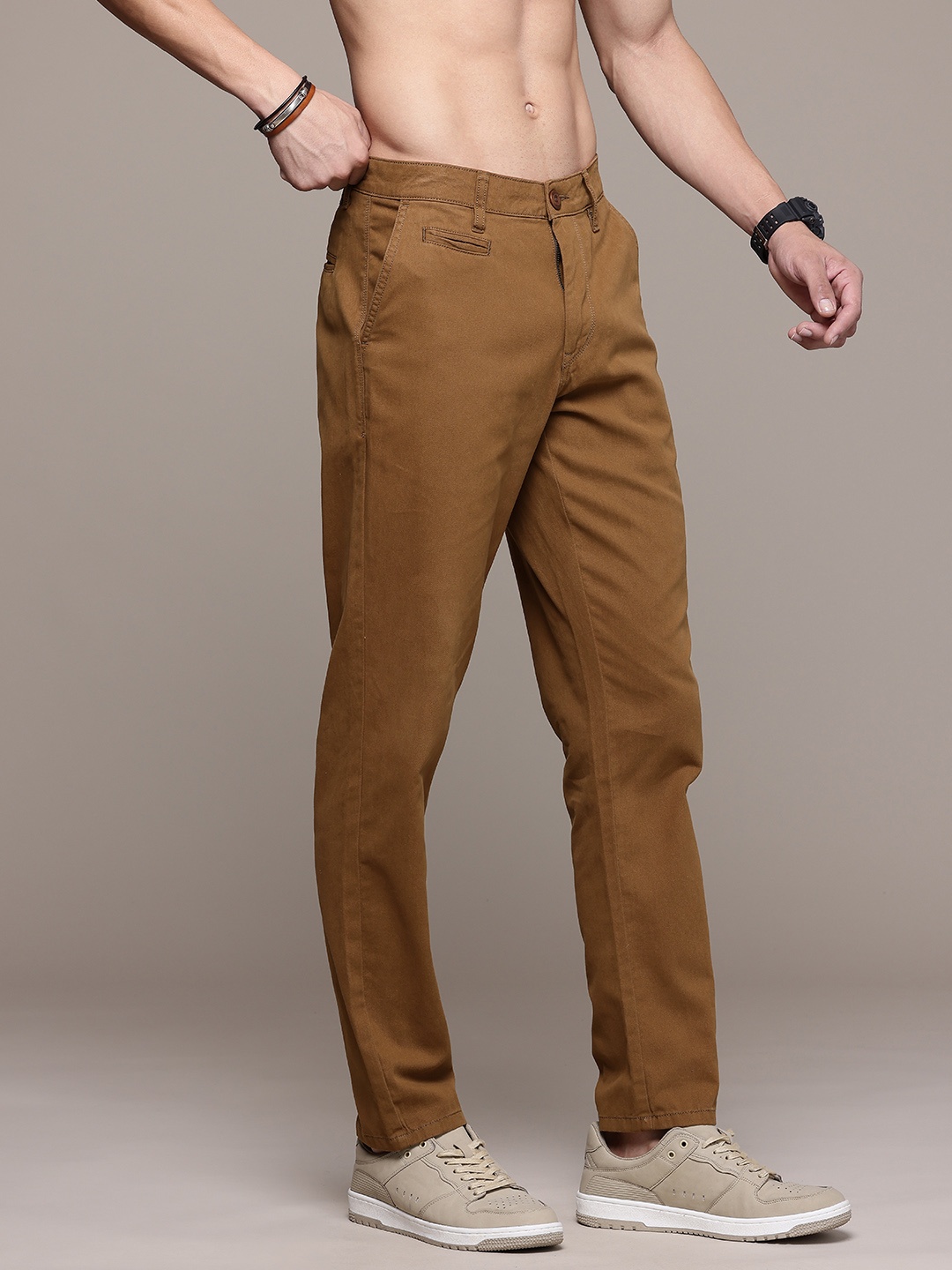 

The Roadster Life Co. Men Pure Cotton Chino Trousers, Brown