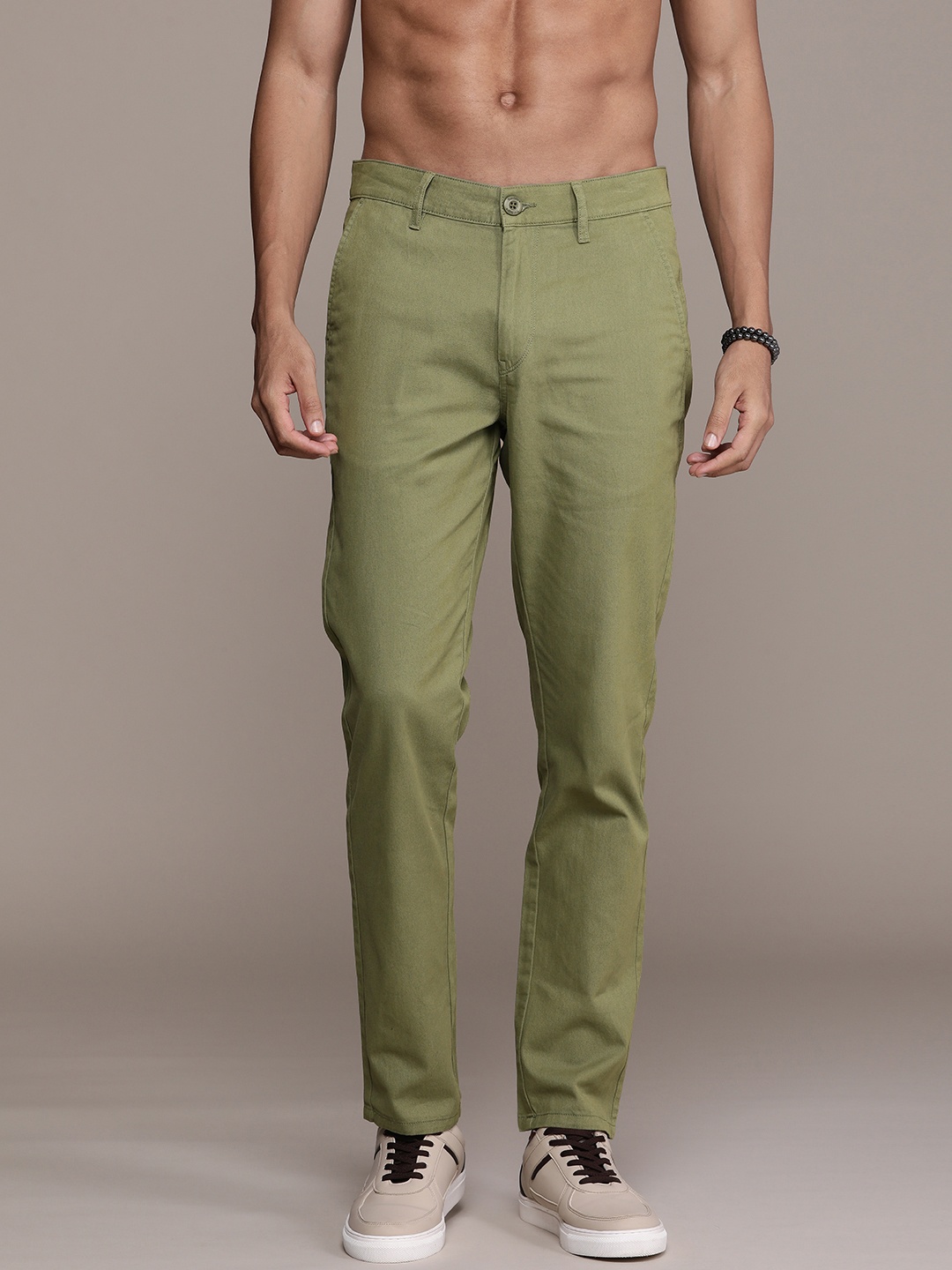 

The Roadster Lifestyle Co. Men Slim Fit Pure Cotton Trousers, Olive