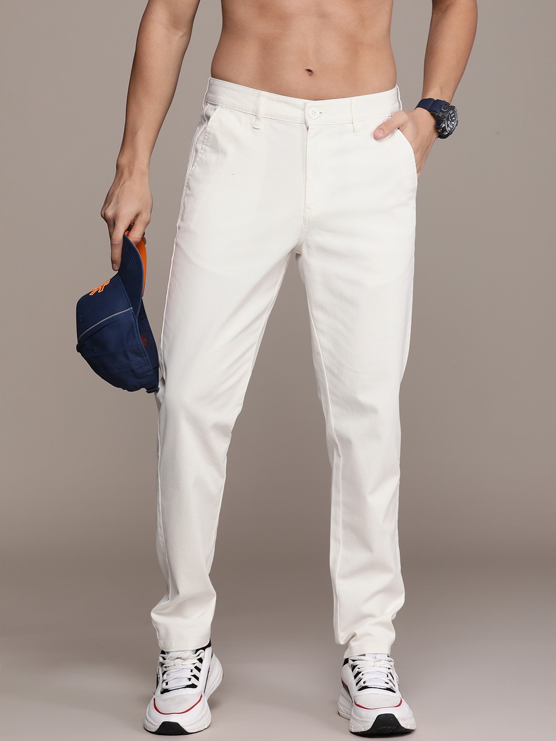 

The Roadster Life Co. Men Pure Cotton Chinos Trousers, White