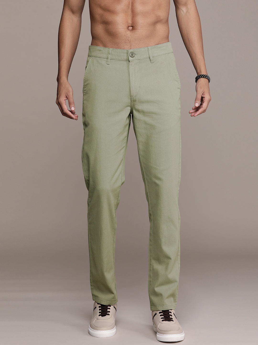 

The Roadster Lifestyle Co. Men Slim Fit Pure Cotton Trousers, Olive