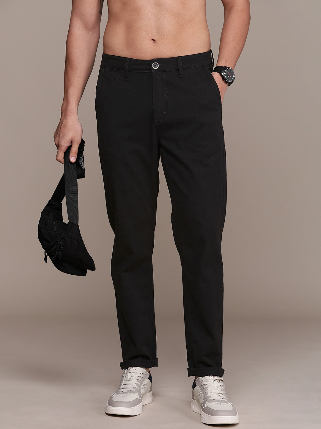 

The Roadster Life Co. Men Pure Cotton Chinos Trousers, Black