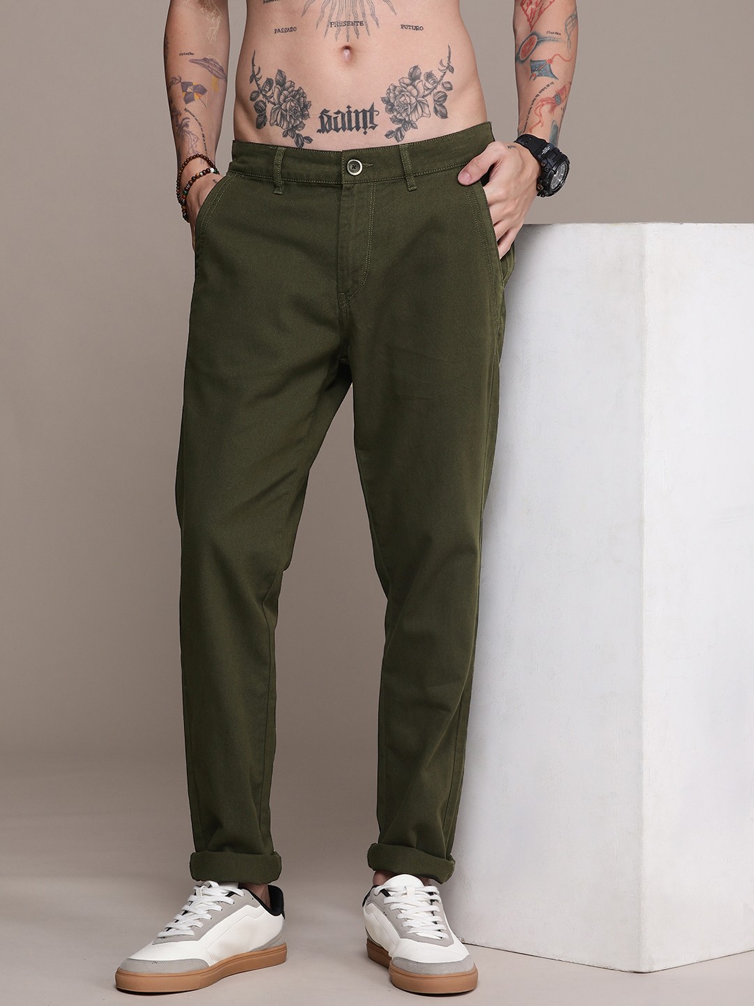 

The Roadster Life Co. Men Pure Cotton Solid Mid Rise Chinos Trousers, Green