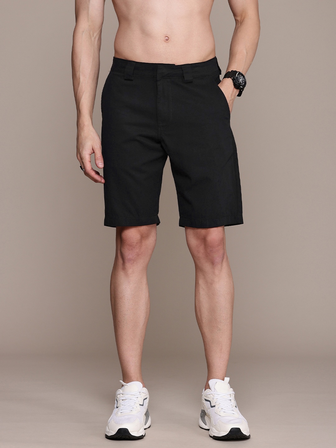 

The Roadster Life Co. Men Pure Cotton Chino Shorts, Black