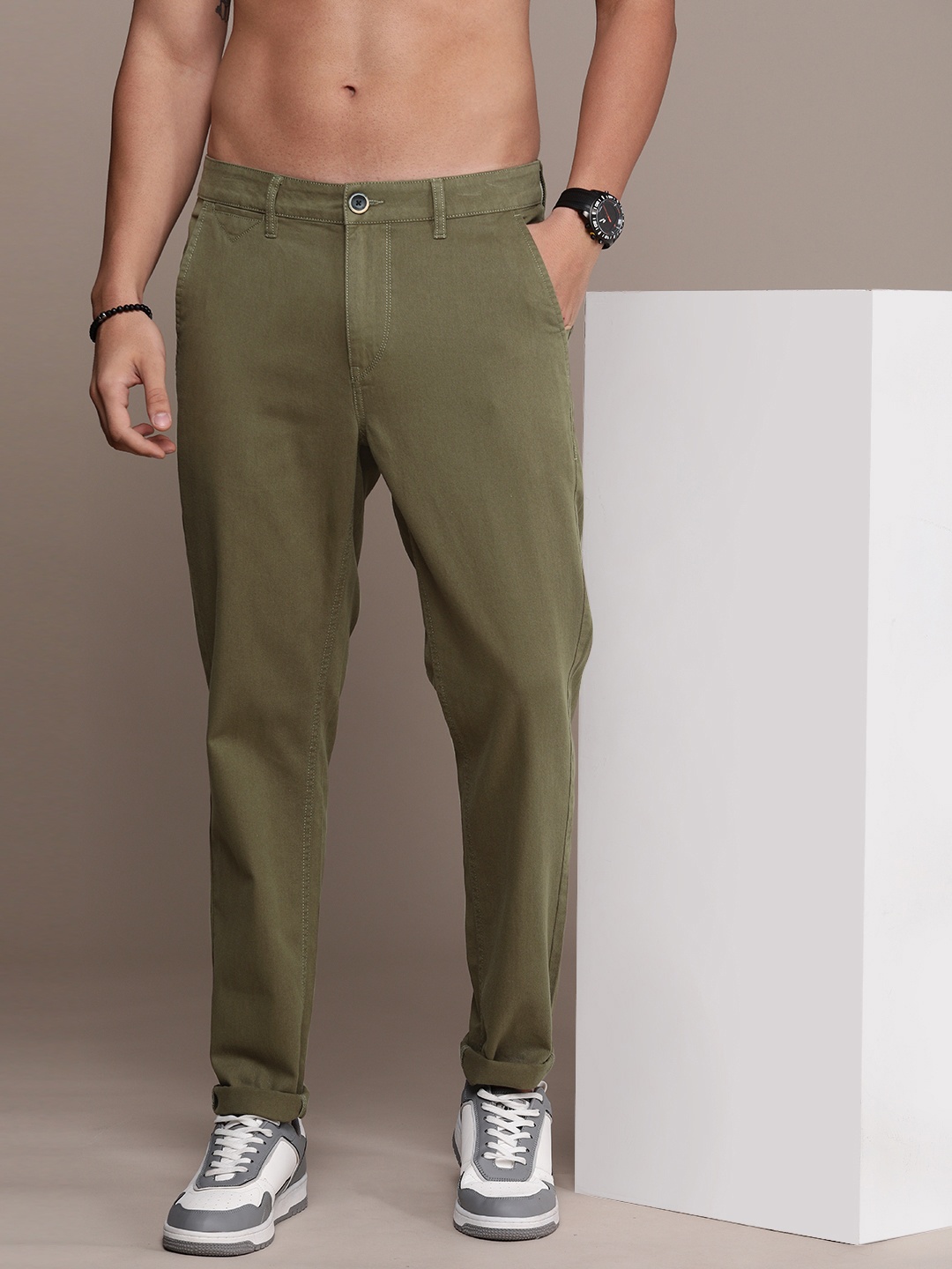 

The Roadster Life Co. Men Pure Cotton Chinos Trousers, Olive