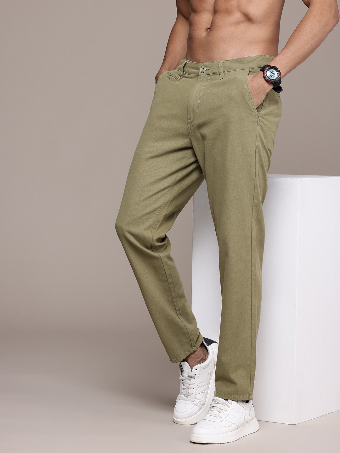 

The Roadster Life Co. Men Pure Cotton Chinos Trousers, Green