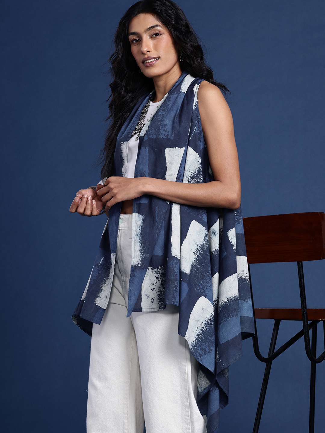 

Taavi Dabu Printed Printed Asymmetric Hem Longline Pure Cotton Shrug, Blue