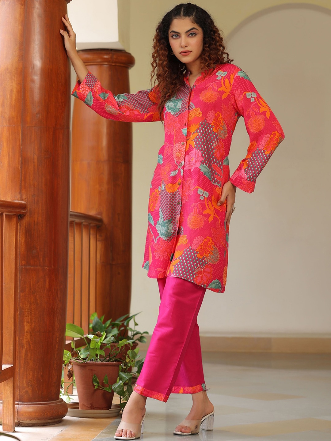 

Rain & Rainbow Floral Printed Mandarin Collar Long Sleeves Kurta With Trouser, Fuchsia