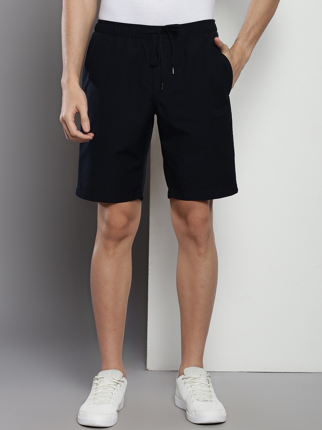 

Tommy Hilfiger Men Mid-Rise Relaxed Fit Pure Cotton Shorts, Navy blue