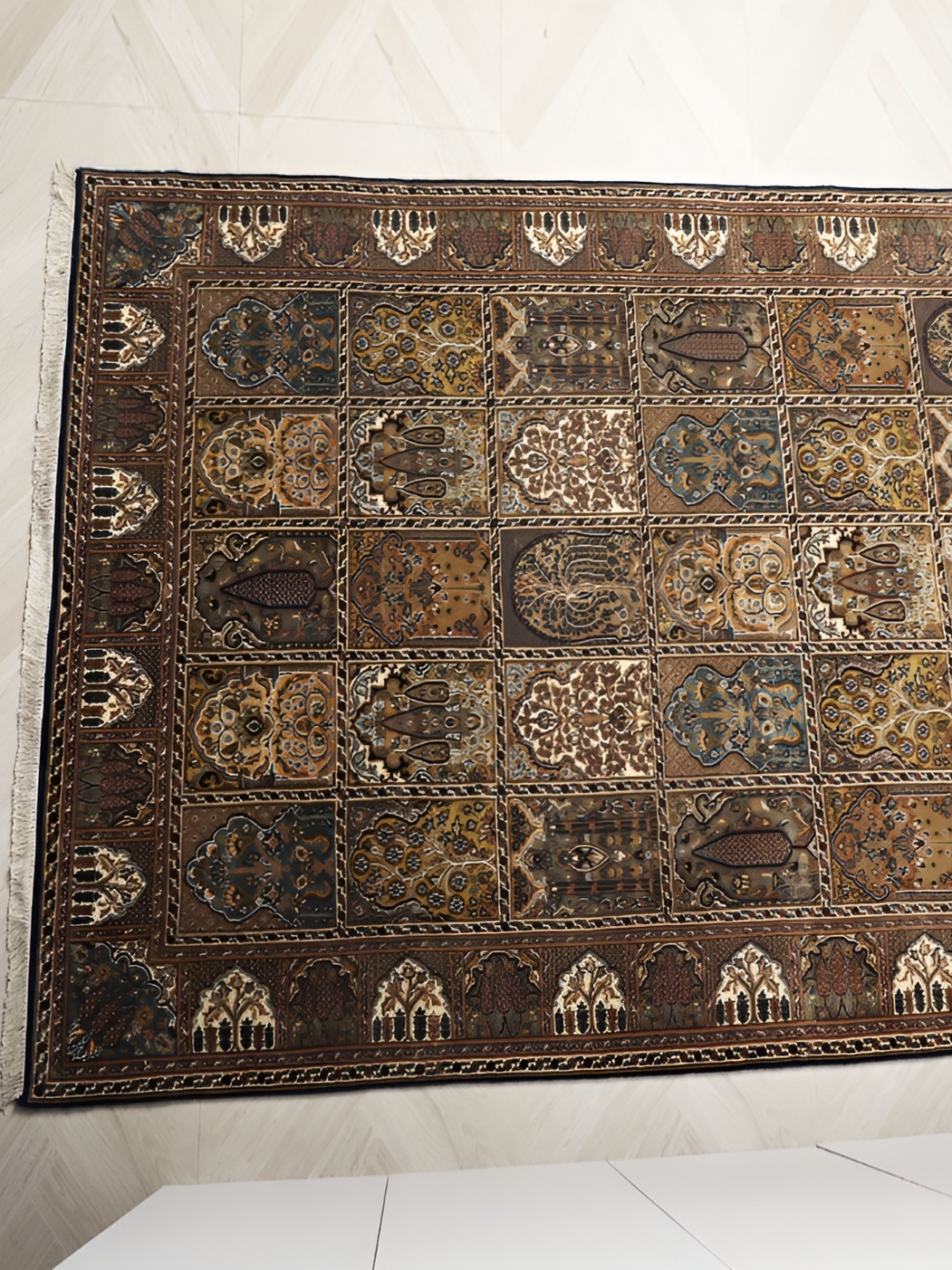 

MIRZAPUR KALEEN AND RUGS Brown Handmade Woollen Carpet