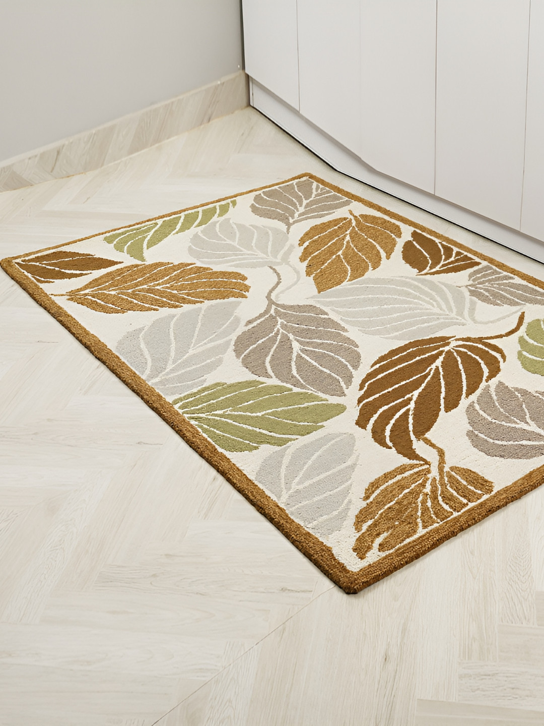 

MIRZAPUR KALEEN AND RUGS White & Mustard Handmade Woollen Carpet