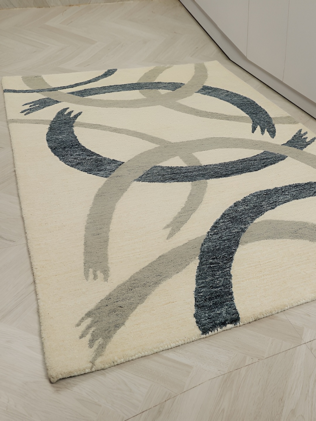 

MIRZAPUR KALEEN AND RUGS Cream & Grey Handmade Woollen Carpet