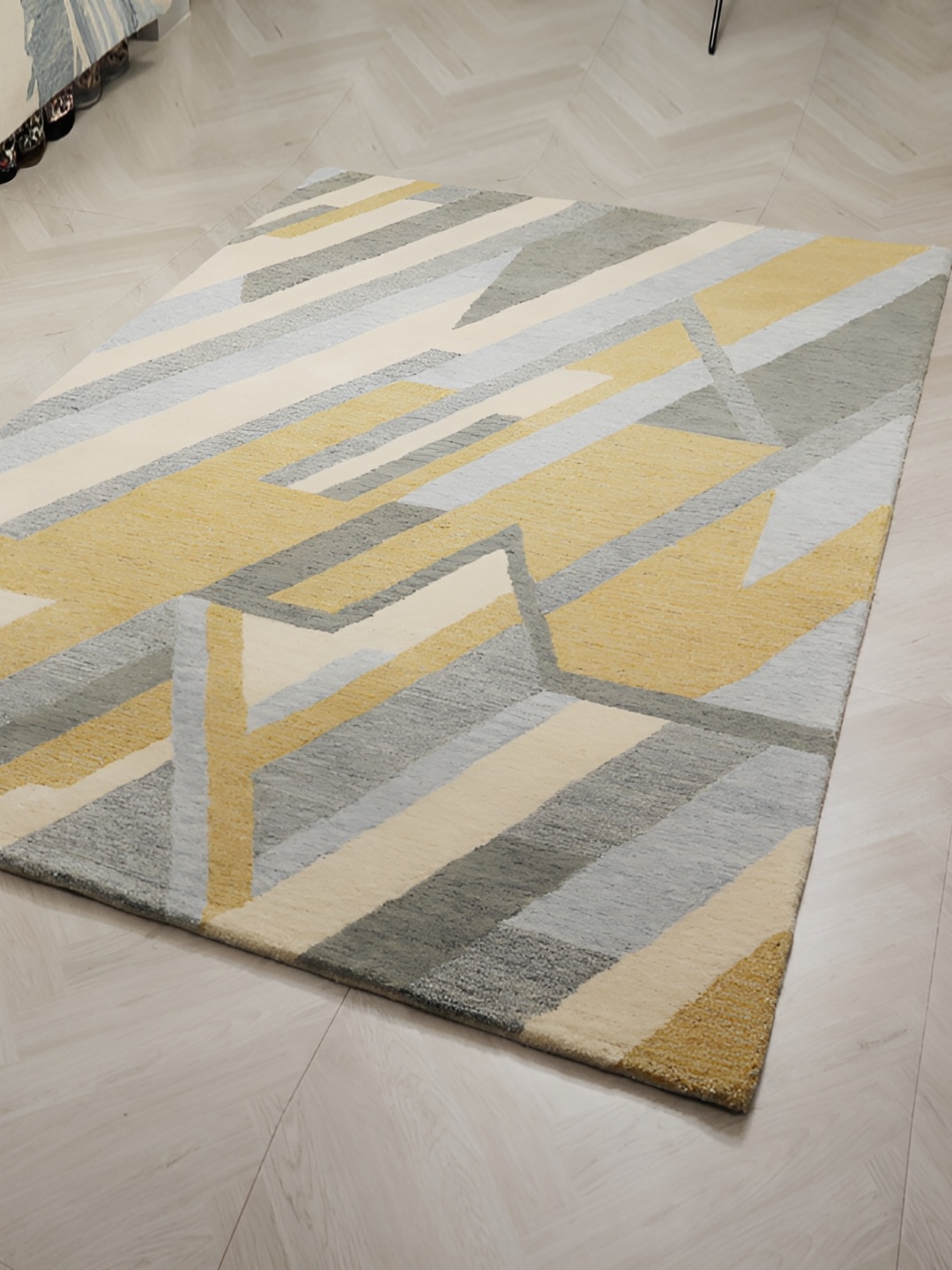 

MIRZAPUR KALEEN AND RUGS Grey & Beige Handmade Woollen Carpet