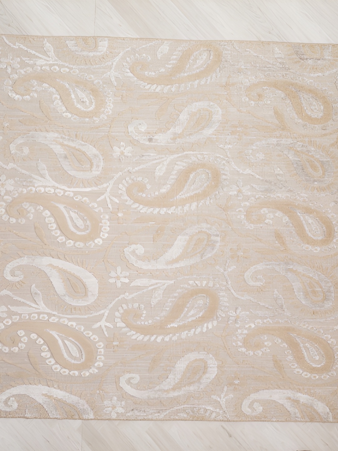 

MIRZAPUR KALEEN AND RUGS Cream & White Handmade Woollen Carpet