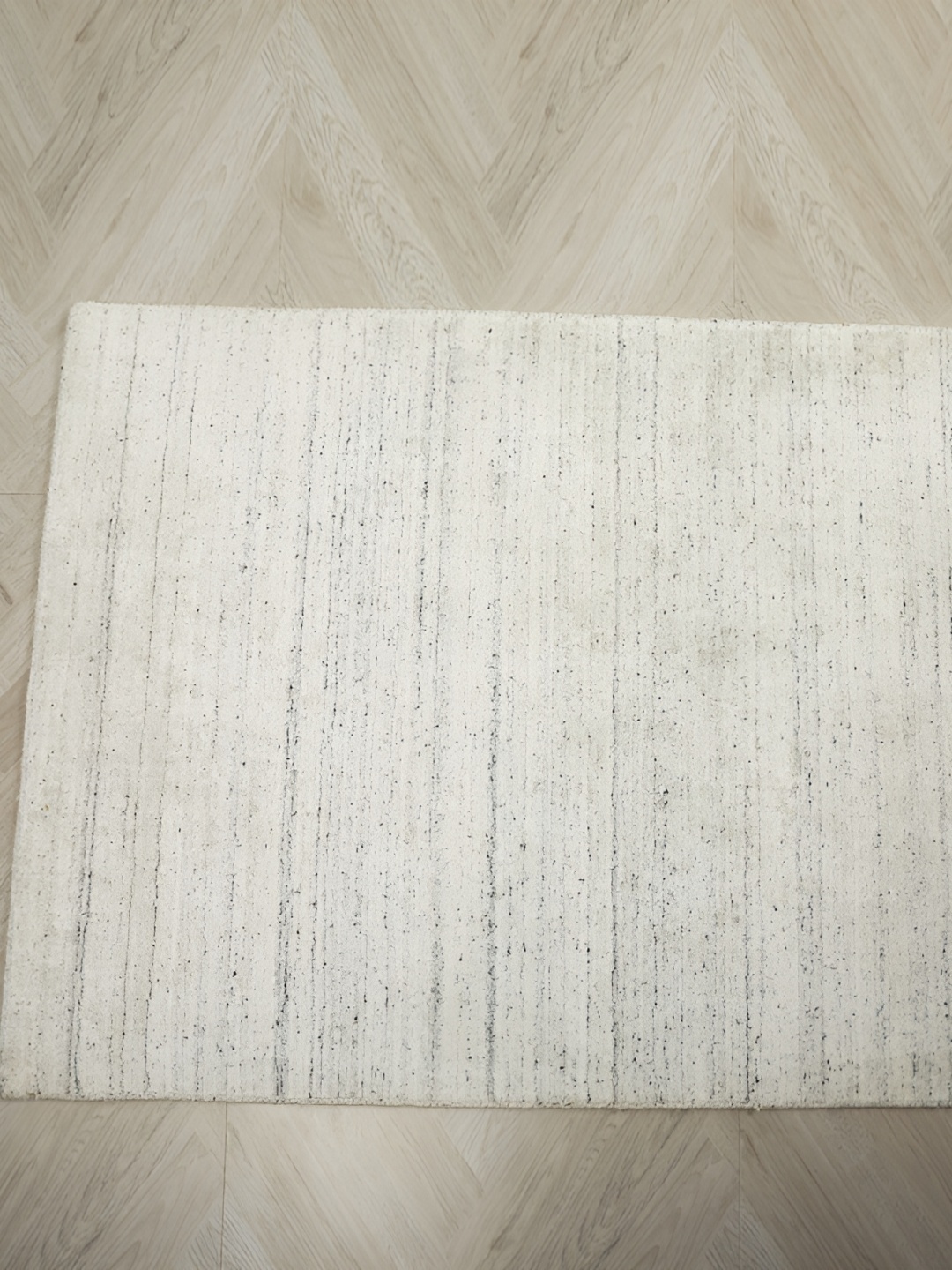 

MIRZAPUR KALEEN AND RUGS White Handmade Woollen Carpet