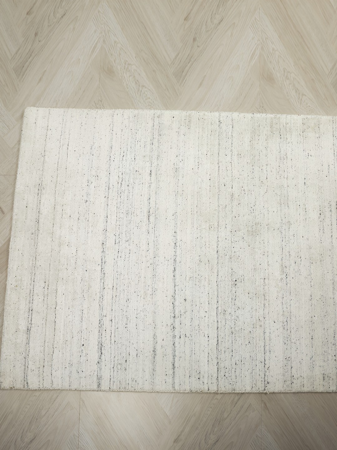 

MIRZAPUR KALEEN AND RUGS White Handmade Woollen Carpet