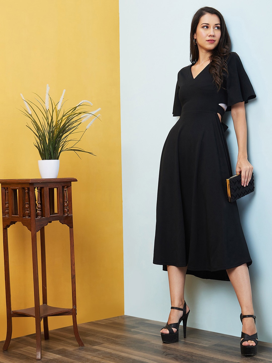 

Globus Black Flared Sleeves Cut Out Fit & Flare Midi Dress