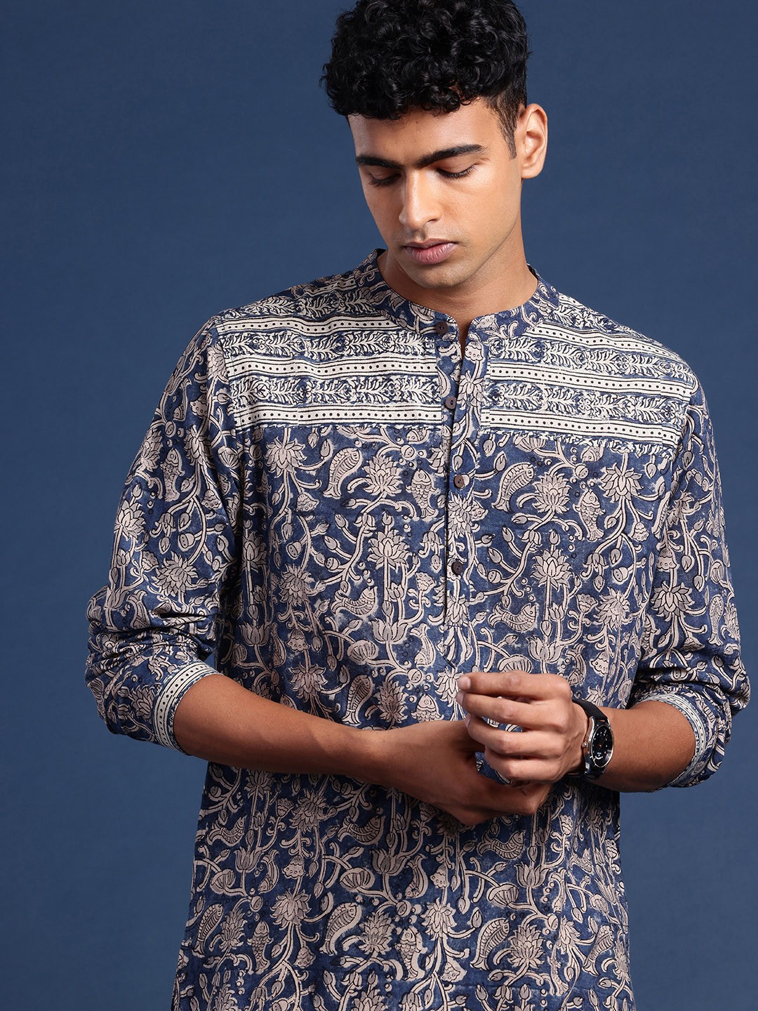 

Taavi Ethnic Motifs Printed Kalamkari Kurta, Blue