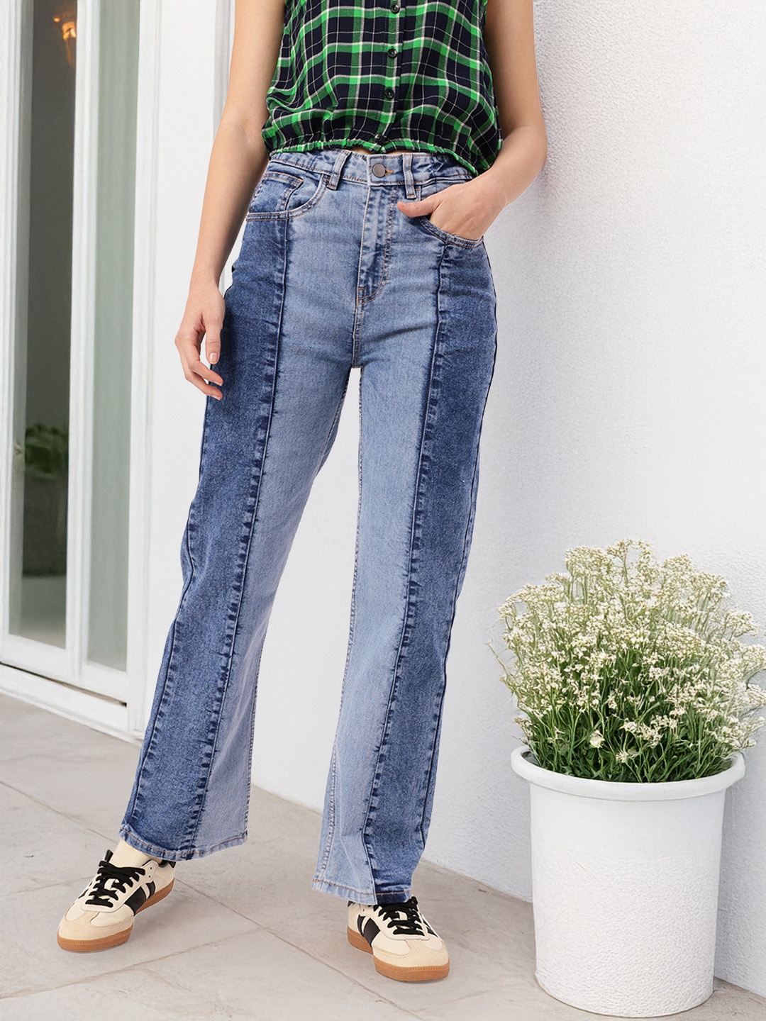 

DressBerry Women Edgy Grunge Straight Fit Heavy Fade Colourblocked Jeans, Blue