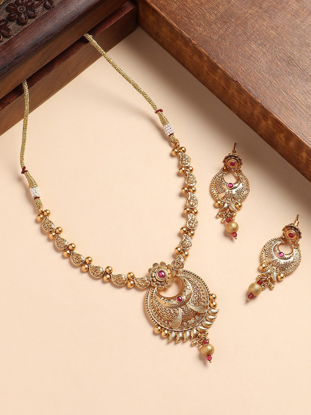 

Anouk Gold-Plated Stone-Studded & Beaded Jewellery Set