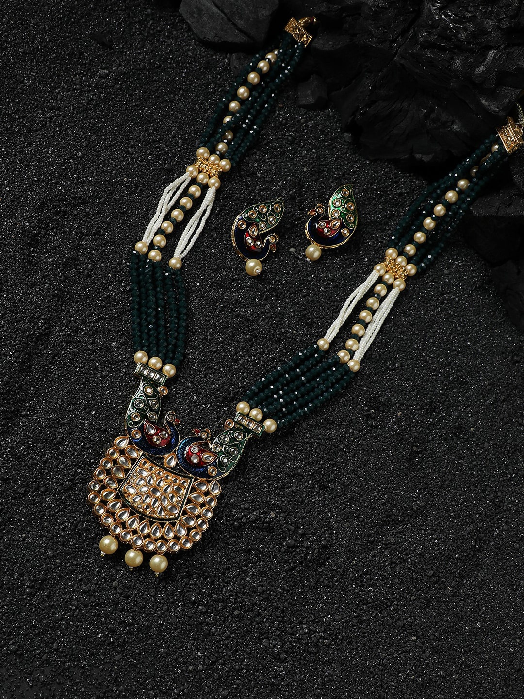 

Anouk Gold-Plated Kundan-Studded & Pearl Beaded Jewellery Set