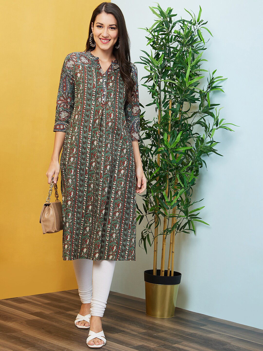 

Globus Floral Printed Mandarin Collar Thread Work Deatil Dobby Weave Cotton Straight Kurta, Green