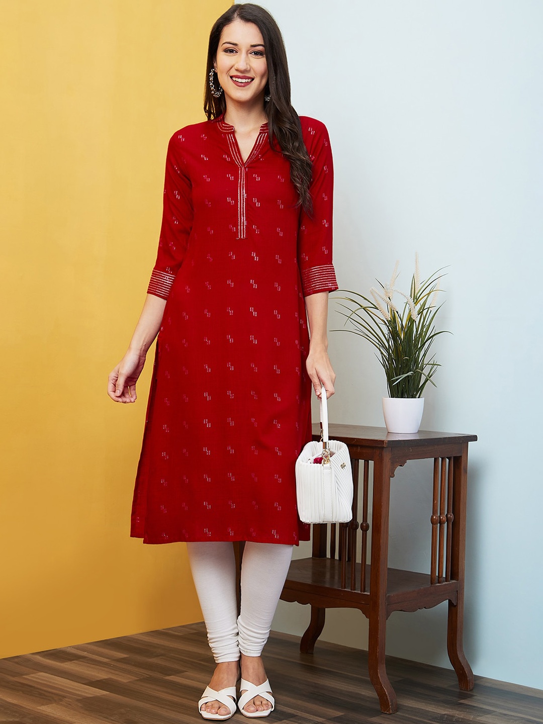 

Globus Geometric Printed Straight Kurta, Red