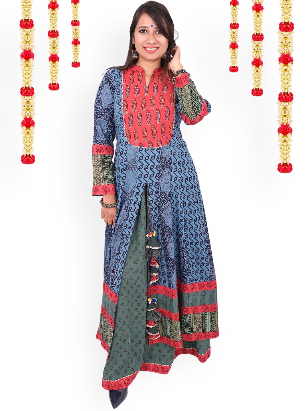 

WEAVERS SAGA Women Blue Kurta