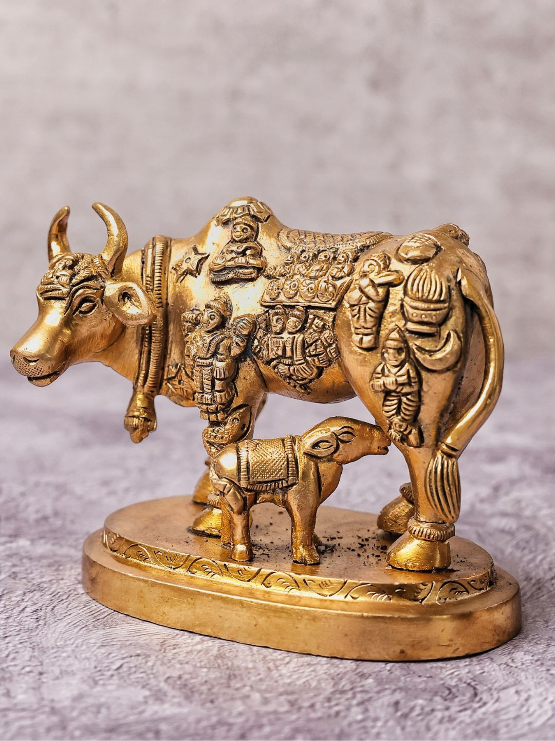 

The Advitya Cow With Calf Superfine Small Brass Idol Showpiece, Gold