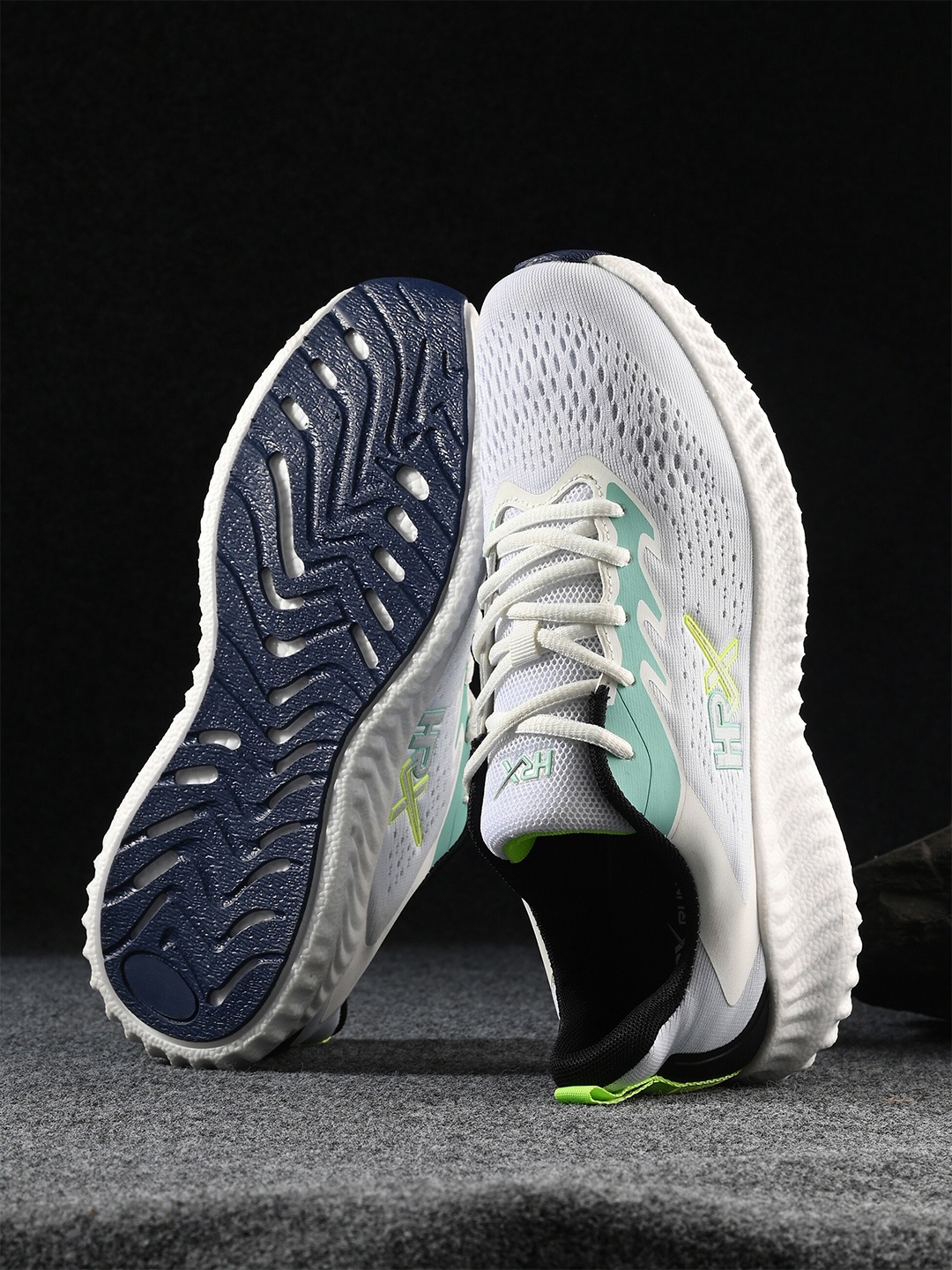 

HRX by Hrithik Roshan Men White & Sea Green Dynamic Free Flyknit Mesh Running Shoes