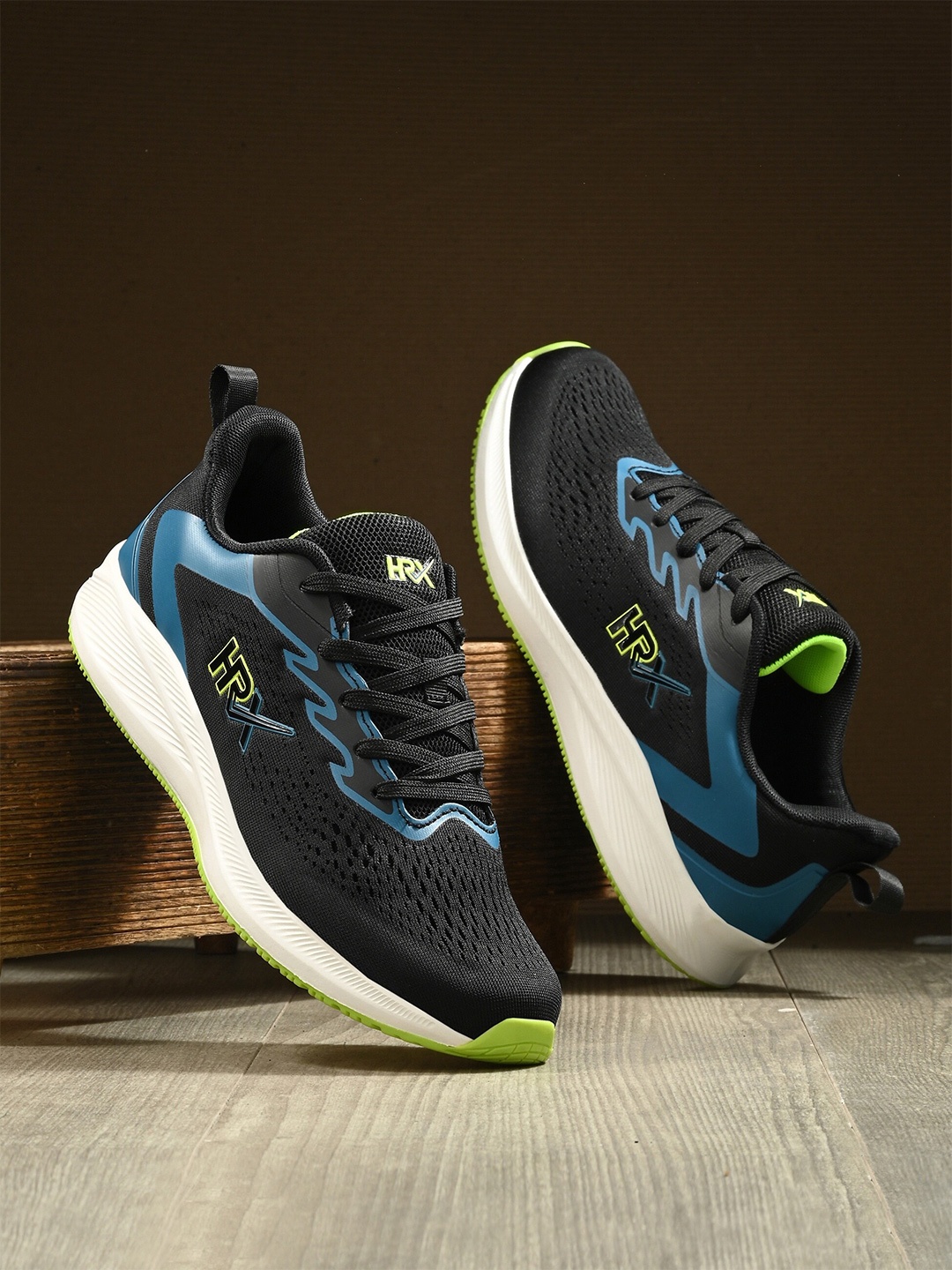 

HRX by Hrithik Roshan Men Black & White Dynamic Free Flyknit Mesh Running Shoes
