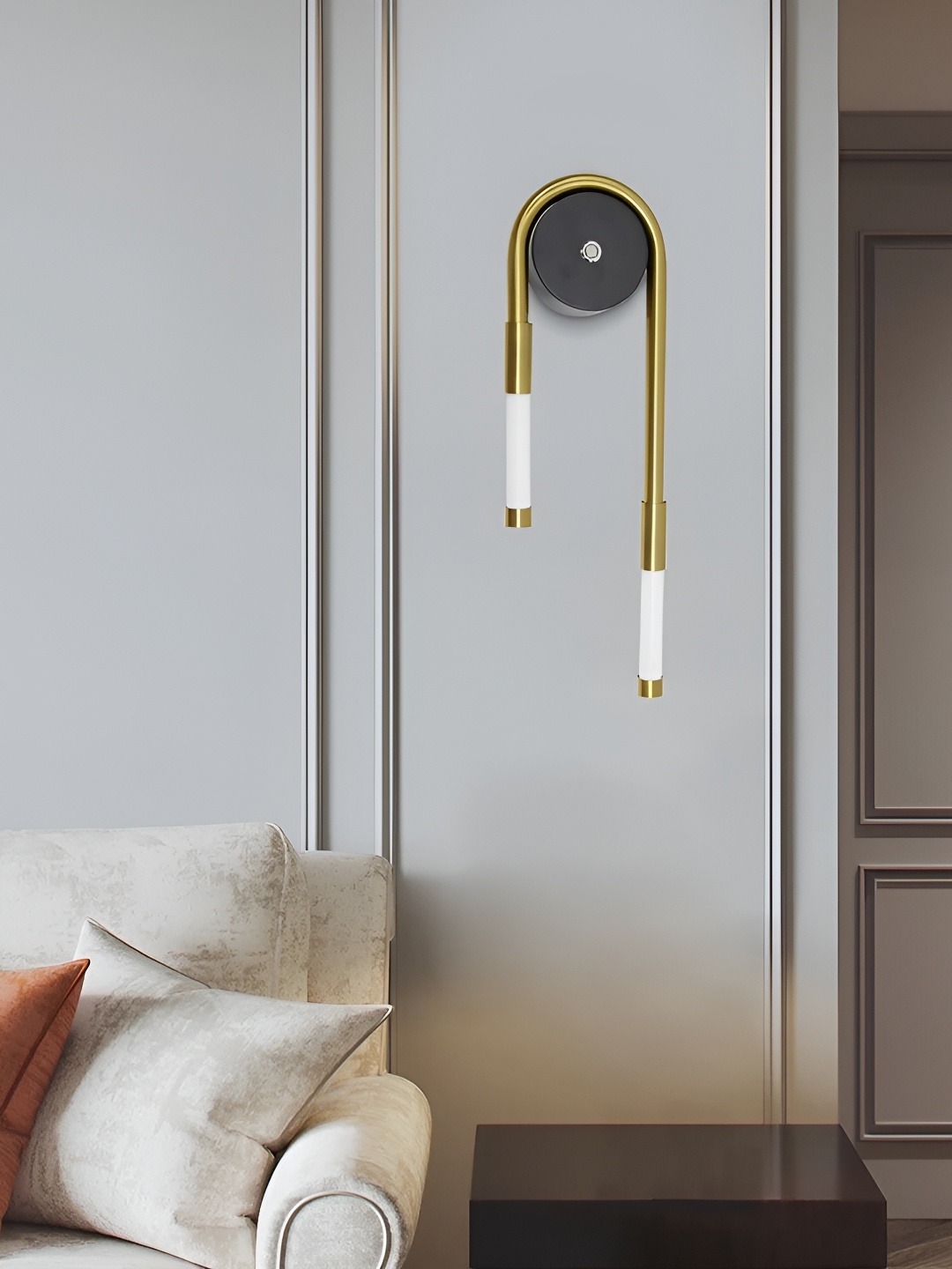 

CHIC CASA Gold-Toned Metal Wall Lamp