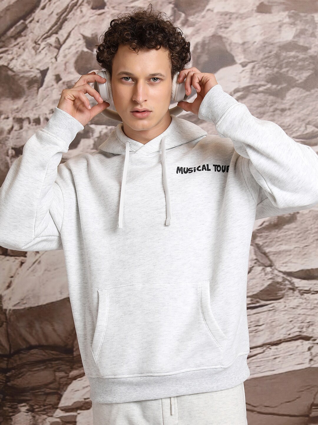

HIGHLANDER White Typography Printed Hooded Long Sleeves Oversized Pullover Sweatshirt