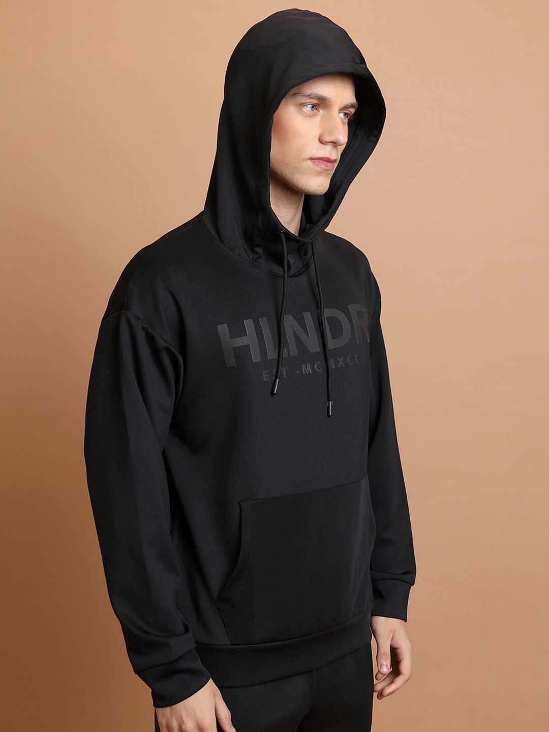 

HIGHLANDER Typography Printed Hooded Oversized Drop Shoulder Pullover Sweatshirt, Black