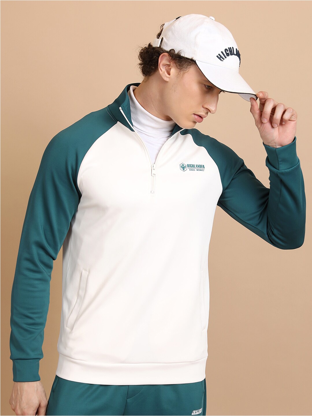 

HIGHLANDER White High Neck Long Sleeves Pullover Sweatshirt