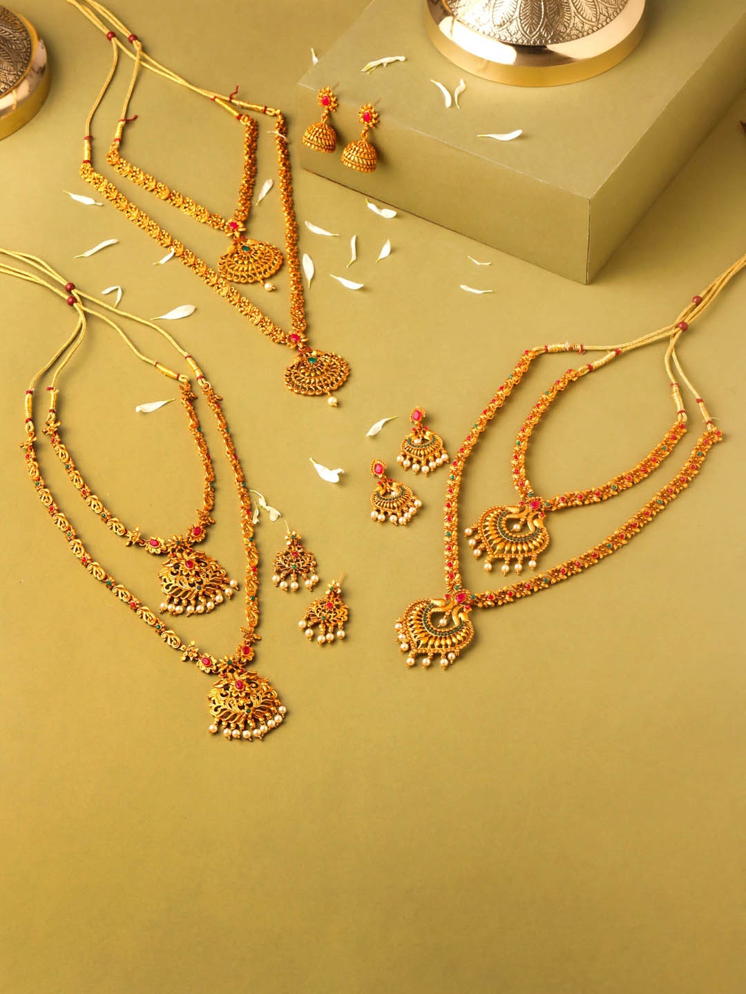 

Yellow Chimes 6-Pcs Gold-Plated Stone-Studded Jewellery Set