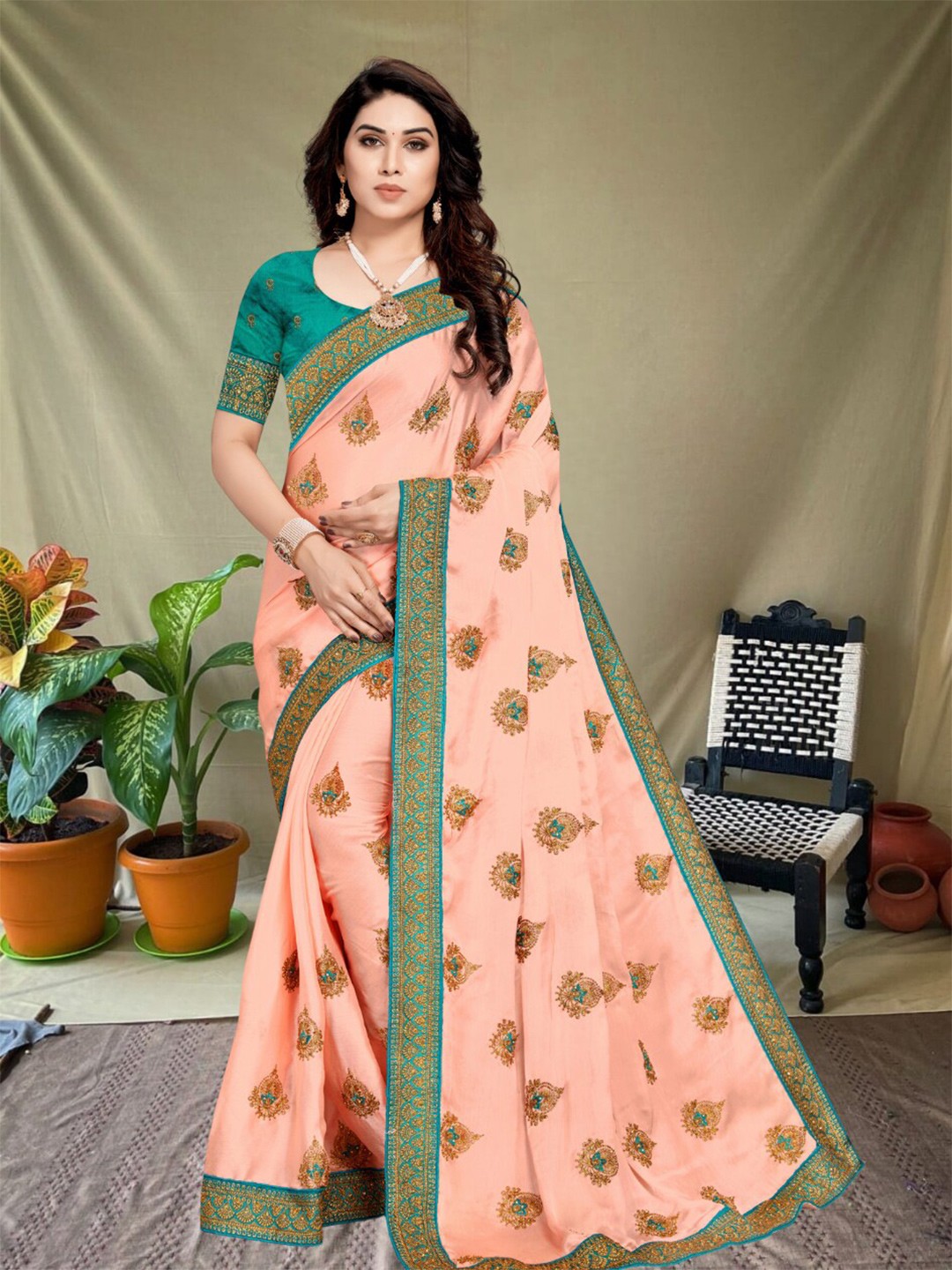 

MAGMINA Ethnic Motifs Embroidered Pure Chiffon Banarasi Saree, Pink