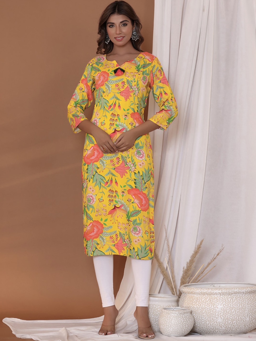 

Readiprint Floral Printed Notched Round Neck Straight Kurta, Yellow