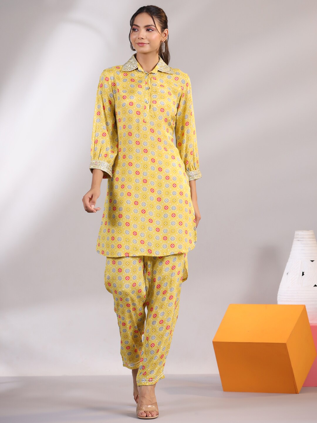 

Readiprint Bandhani Printed Sequinned Pure Silk Tunic & Trouser Ethnic Co-Ords, Yellow